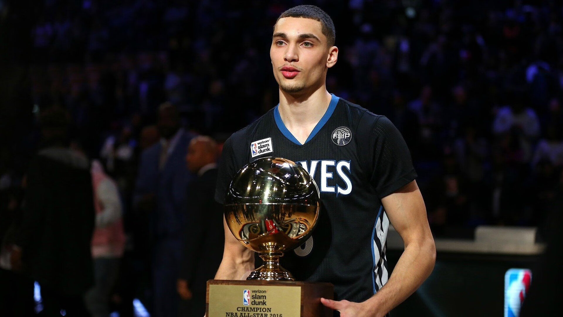 开云官网-飞越十二码，2026世界杯之夜，德里赫特如何完成从后防支柱到国家英雄的蜕变？